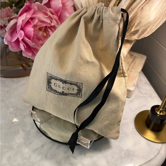 Like new 9 x 10 Gucci Beige Drawstring gift bag storage bag - Picture 3 of 8
